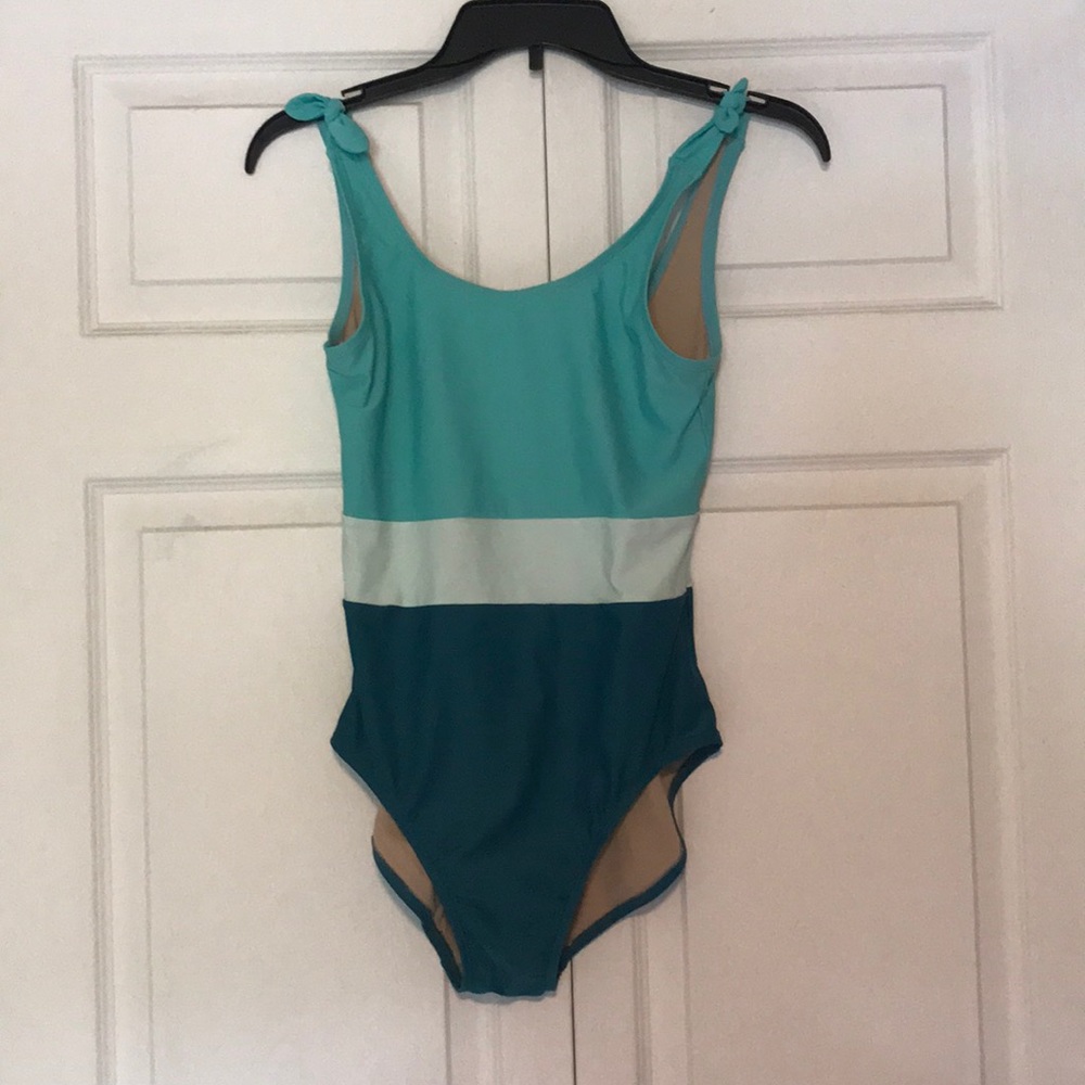 super cute teal old navy one piece swimsuit!!🤍🤍